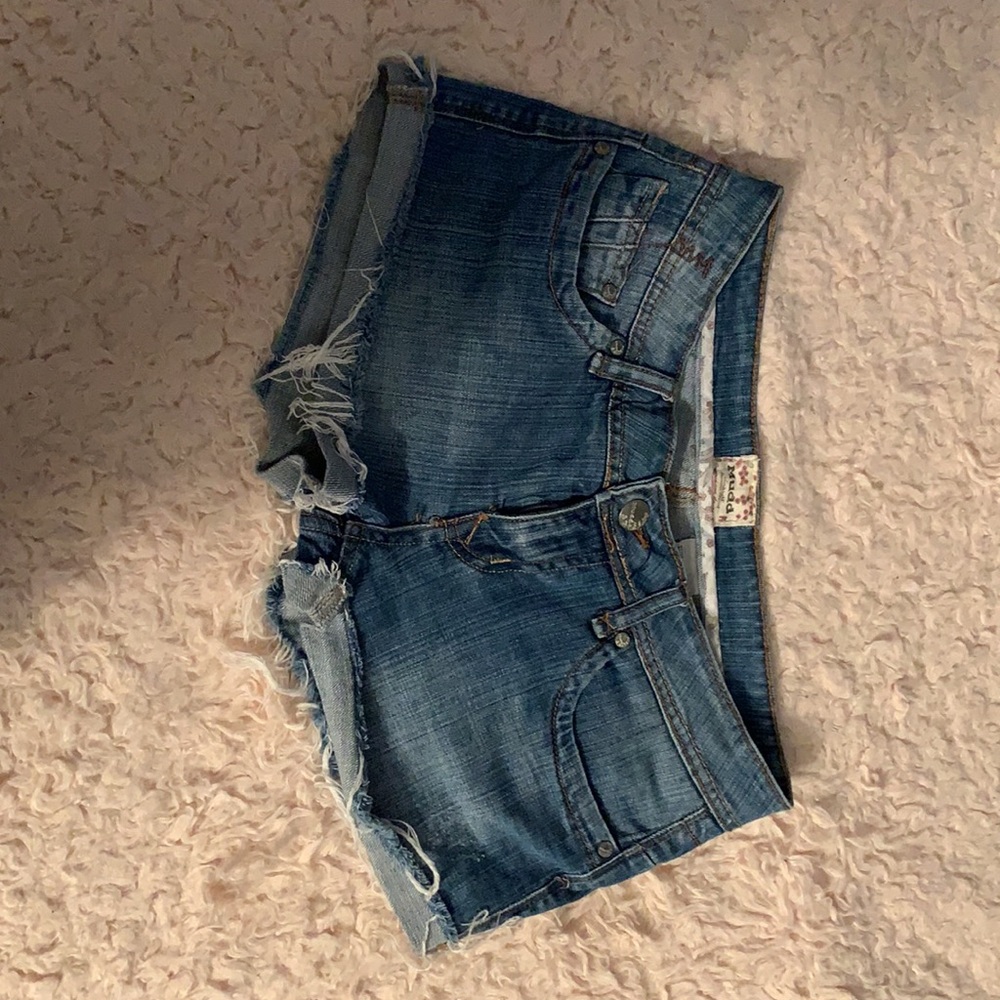 Sexy and adorable mudd Jean shorts.